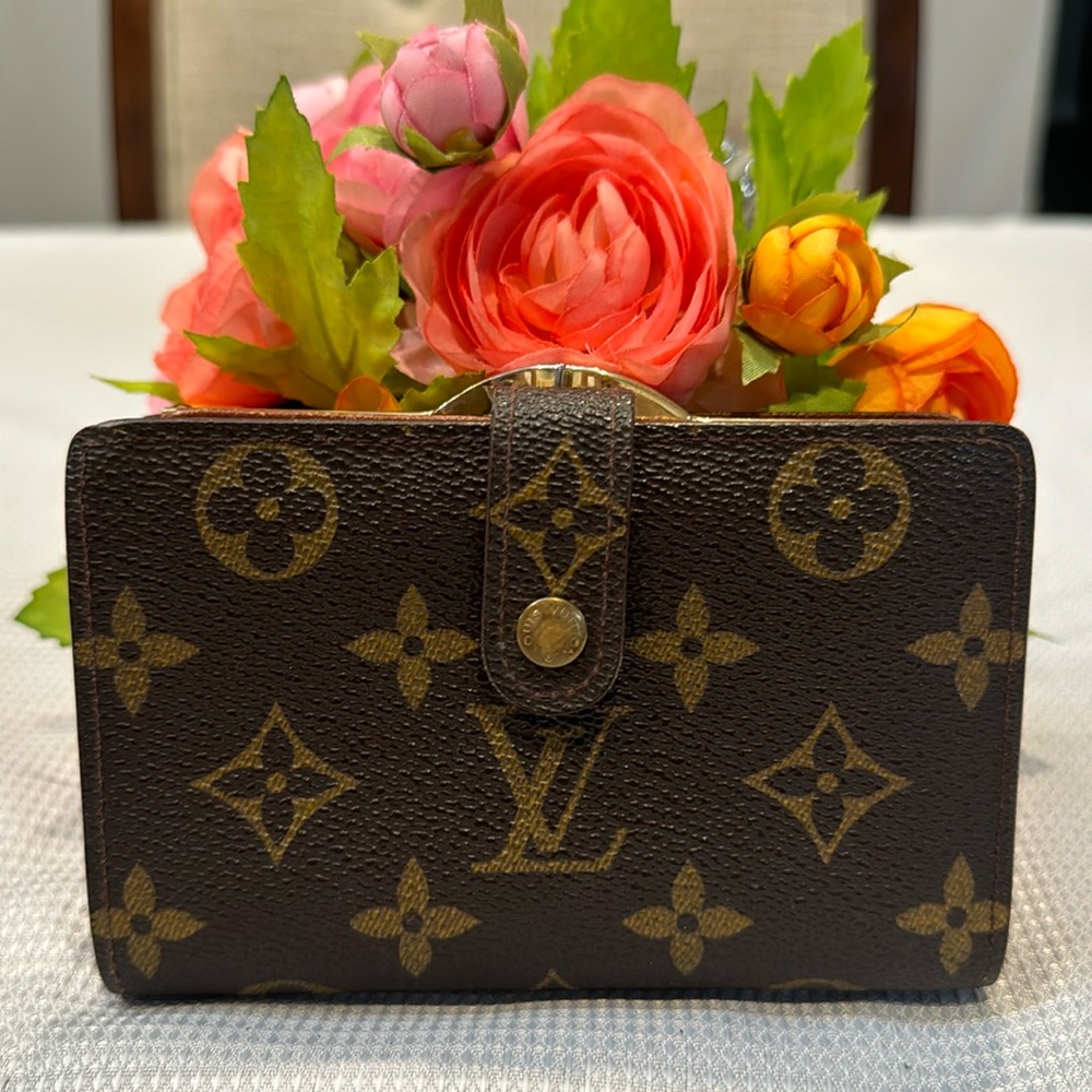 Authentic Louis Vuitton kisslock wallet - Picture 2 of 11